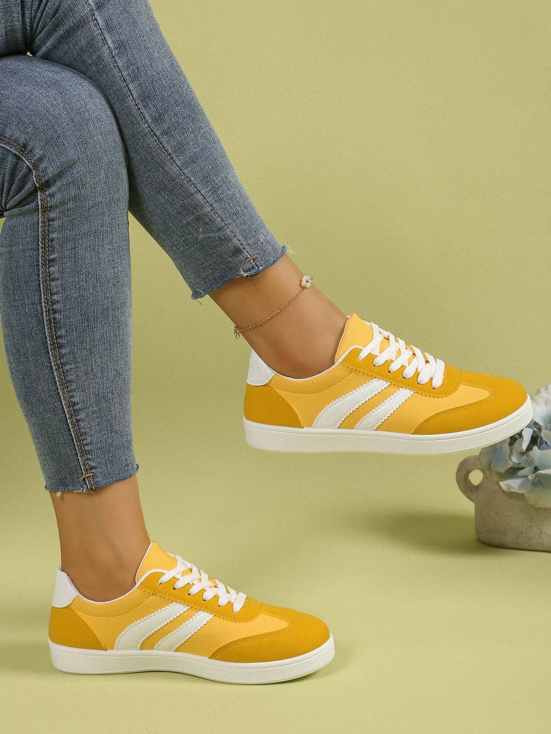 LIV CLASSIC SNEAKERS